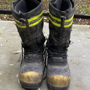 Men's size 9 DAKOTA Steel Toe winter boots